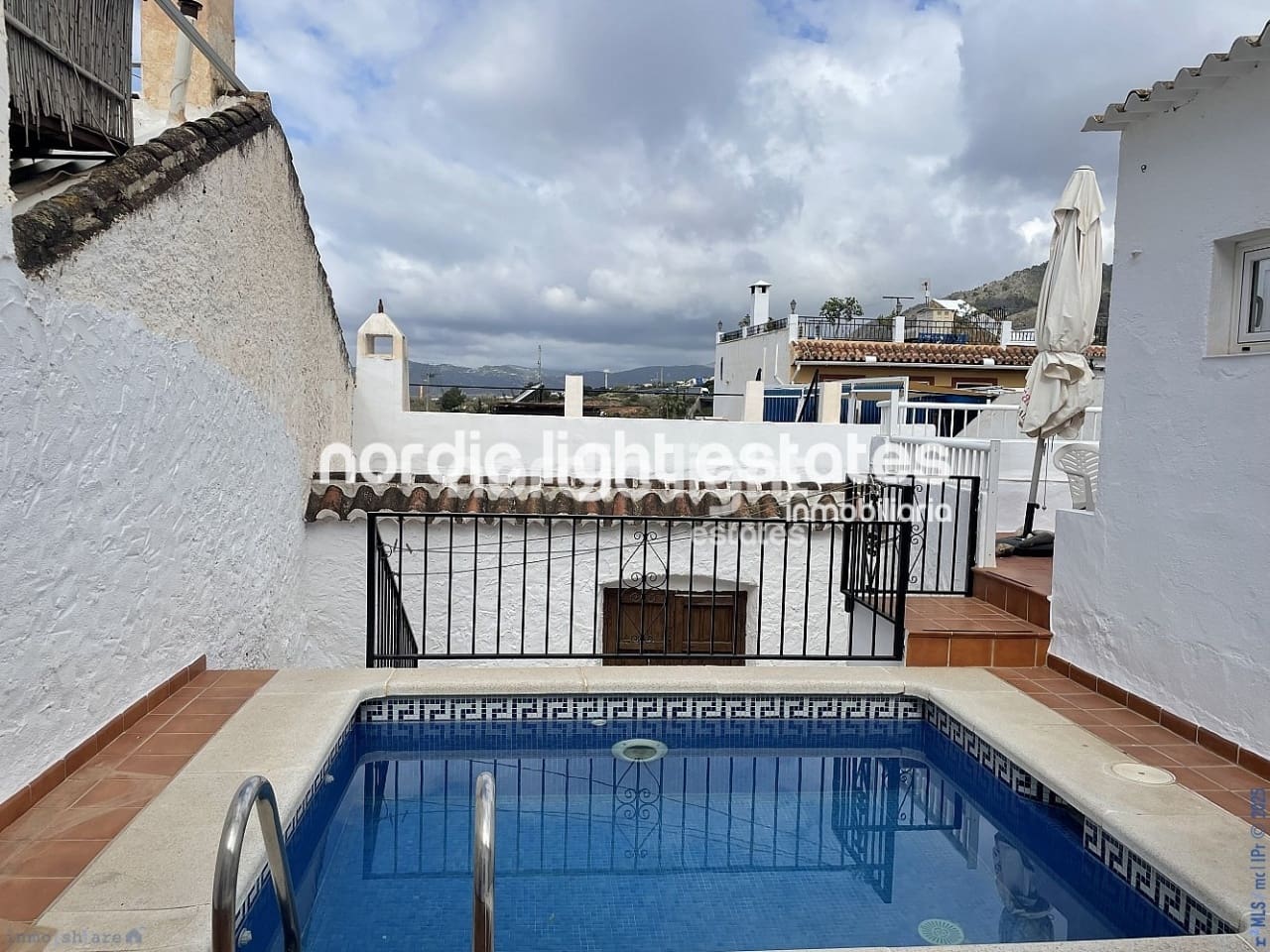 2 camera da letto Villetta Bifamiliare in vendita in Nerja con piscina - 300.000 € (Rif: 8868194)