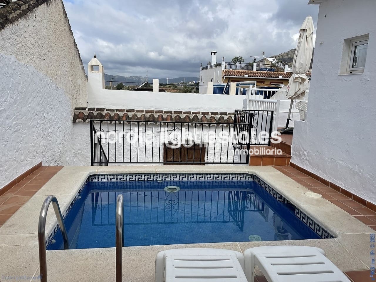 2 camera da letto Villetta Bifamiliare in vendita in Nerja con piscina - 300.000 € (Rif: 8868194)