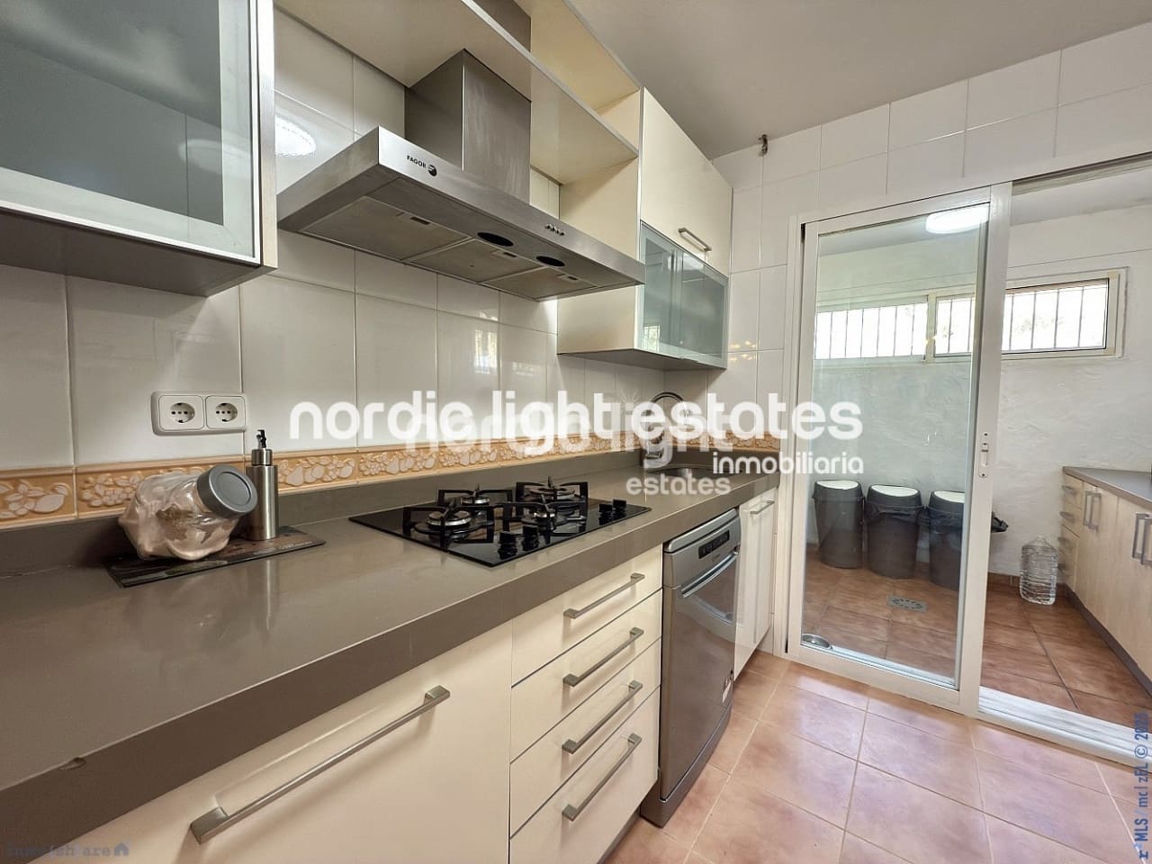 4 sypialnia Dom blizniak na sprzedaż w Chilches z garażem - 450 000 € (Ref: 8924925)