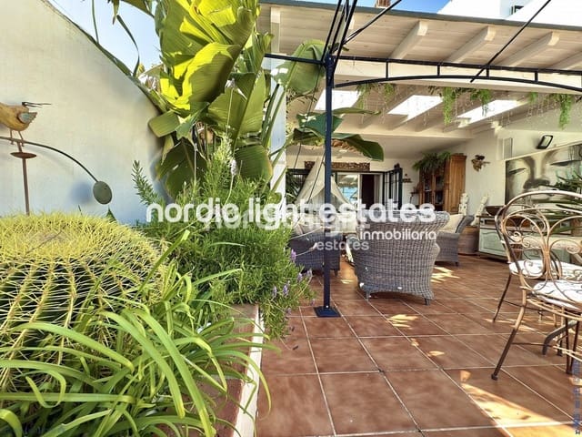 4 makuuhuone Paritalo myytävänä paikassa Chilches, Vélez-Málaga mukana 
autotalli - 450 000 € (Ref: 8924925)