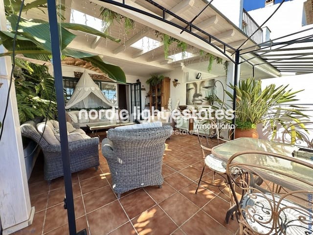 4 makuuhuone Paritalo myytävänä paikassa Chilches, Vélez-Málaga mukana 
autotalli - 450 000 € (Ref: 8924925)