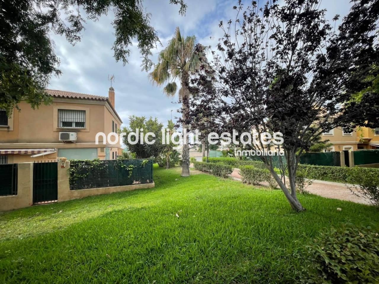 3 soveværelse Semi-Rækkehus til salg i Torre del Mar - € 414.900 (Ref: 8927151)