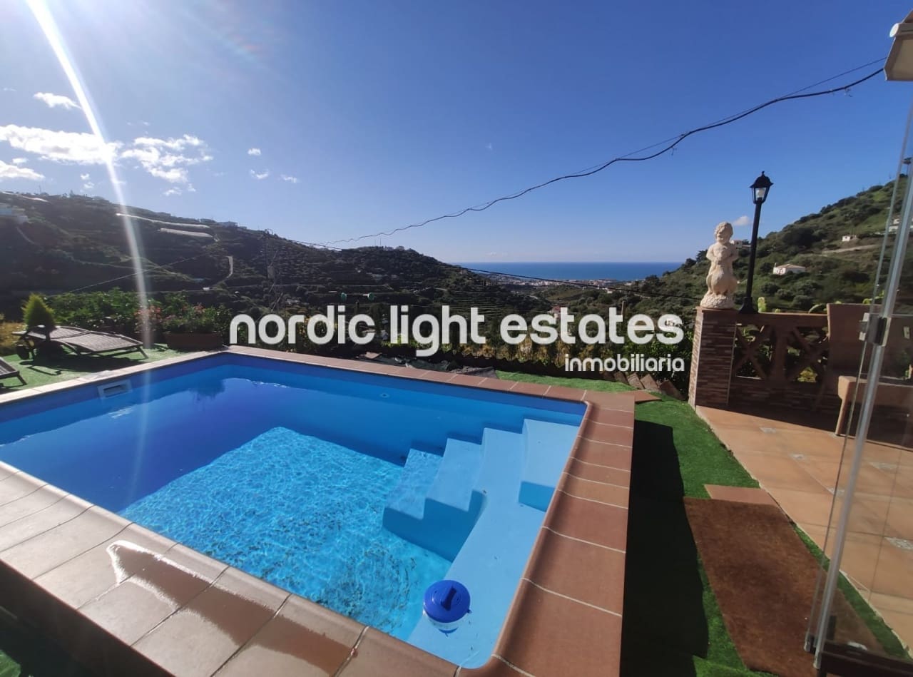 2 slaapkamer Villa te huur in Torrox met zwembad garage - € 1.200 (Ref: 8927614)