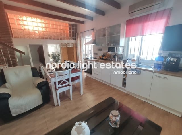 2 slaapkamer Villa te huur in Torrox met zwembad garage - € 1.200 (Ref: 8927614)