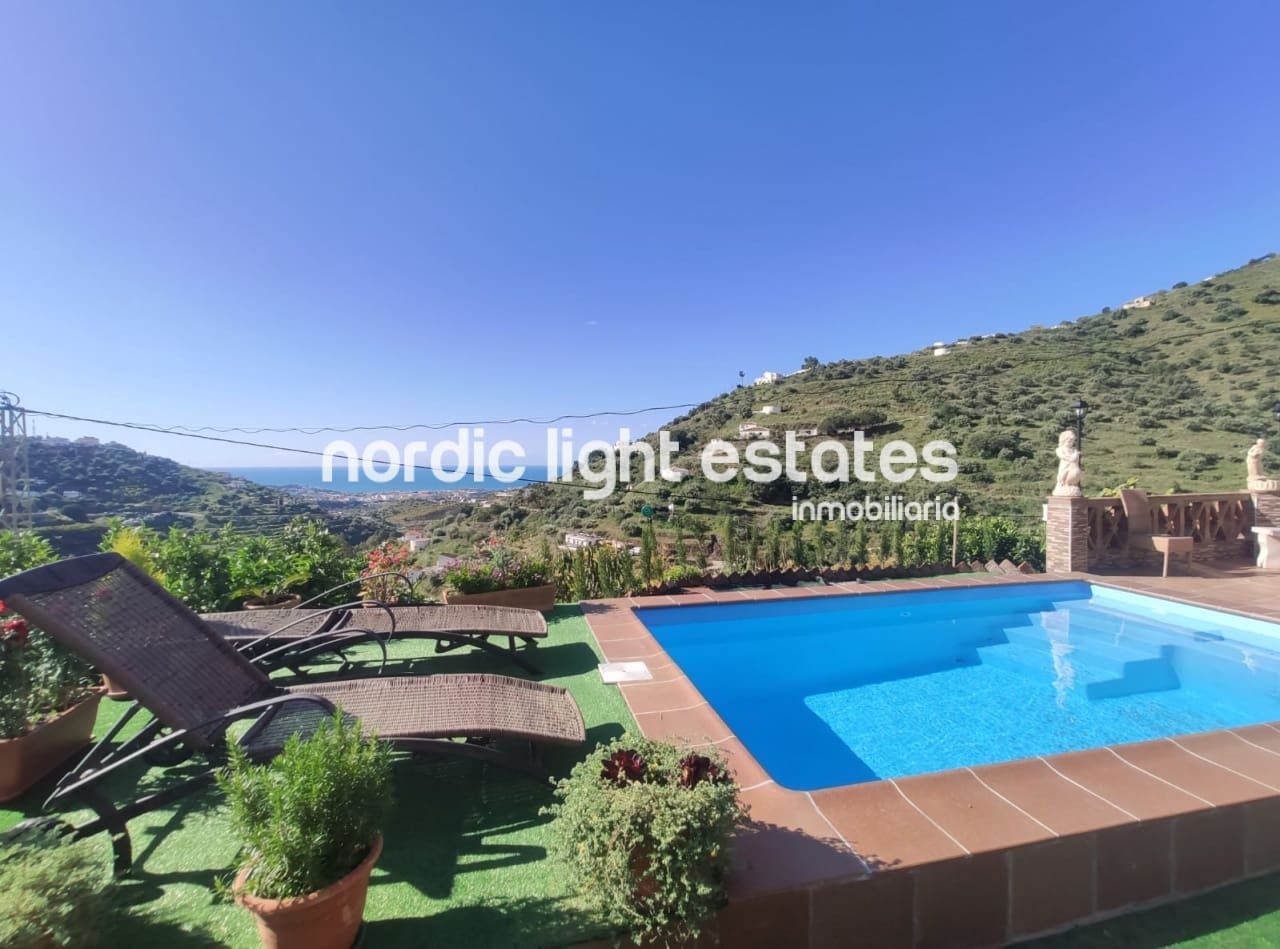 2 slaapkamer Villa te huur in Torrox met zwembad garage - € 1.200 (Ref: 8927614)