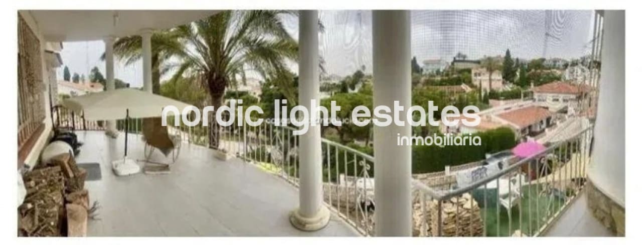 4 soveværelse Villa til salg i Benajarafe med swimmingpool garage - € 695.000 (Ref: 8933363)