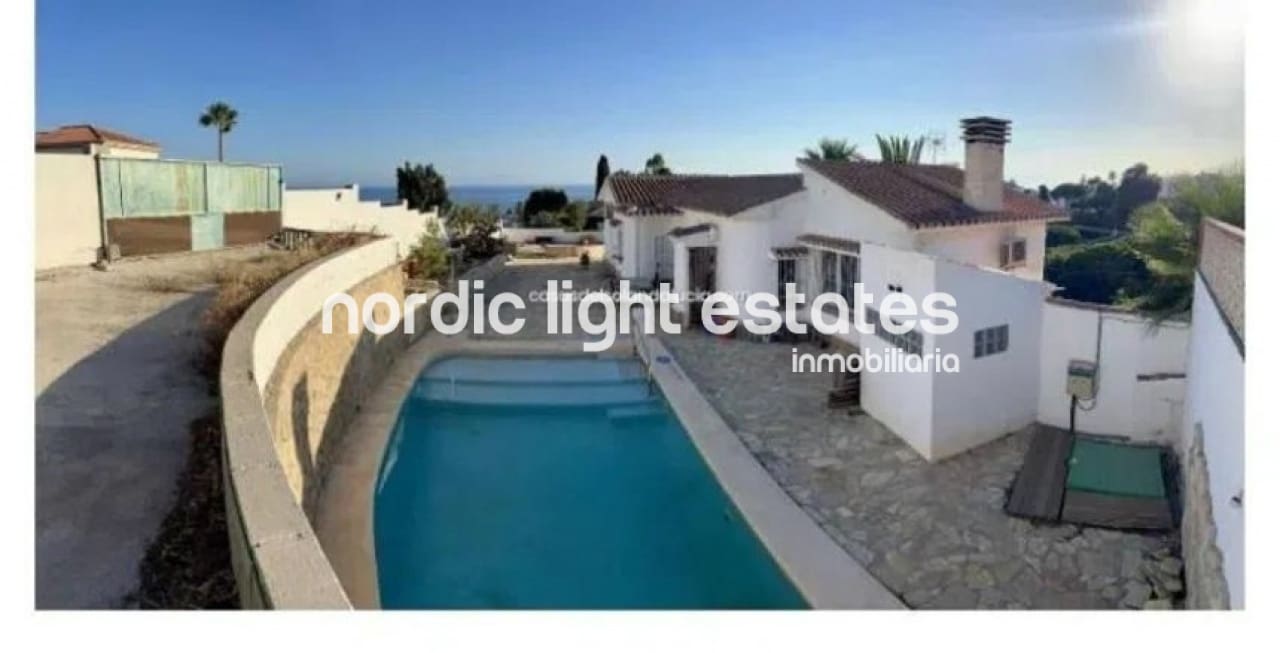 4 soveværelse Villa til salg i Benajarafe med swimmingpool garage - € 695.000 (Ref: 8933363)