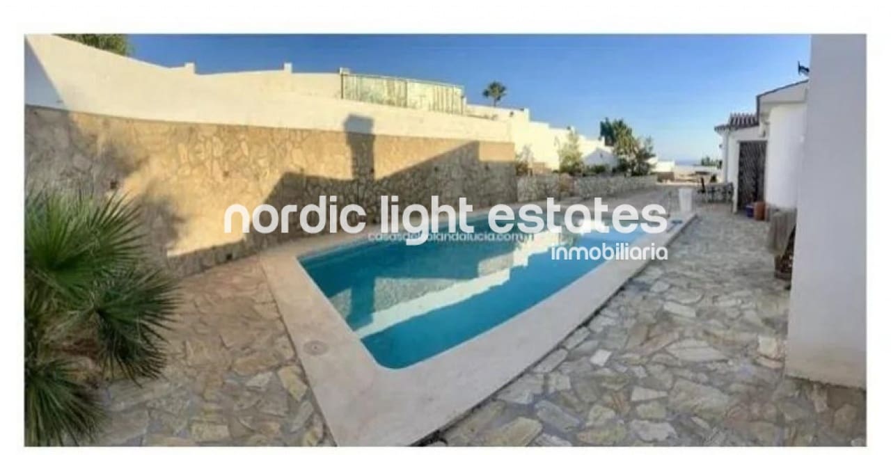 4 soveværelse Villa til salg i Benajarafe med swimmingpool garage - € 695.000 (Ref: 8933363)