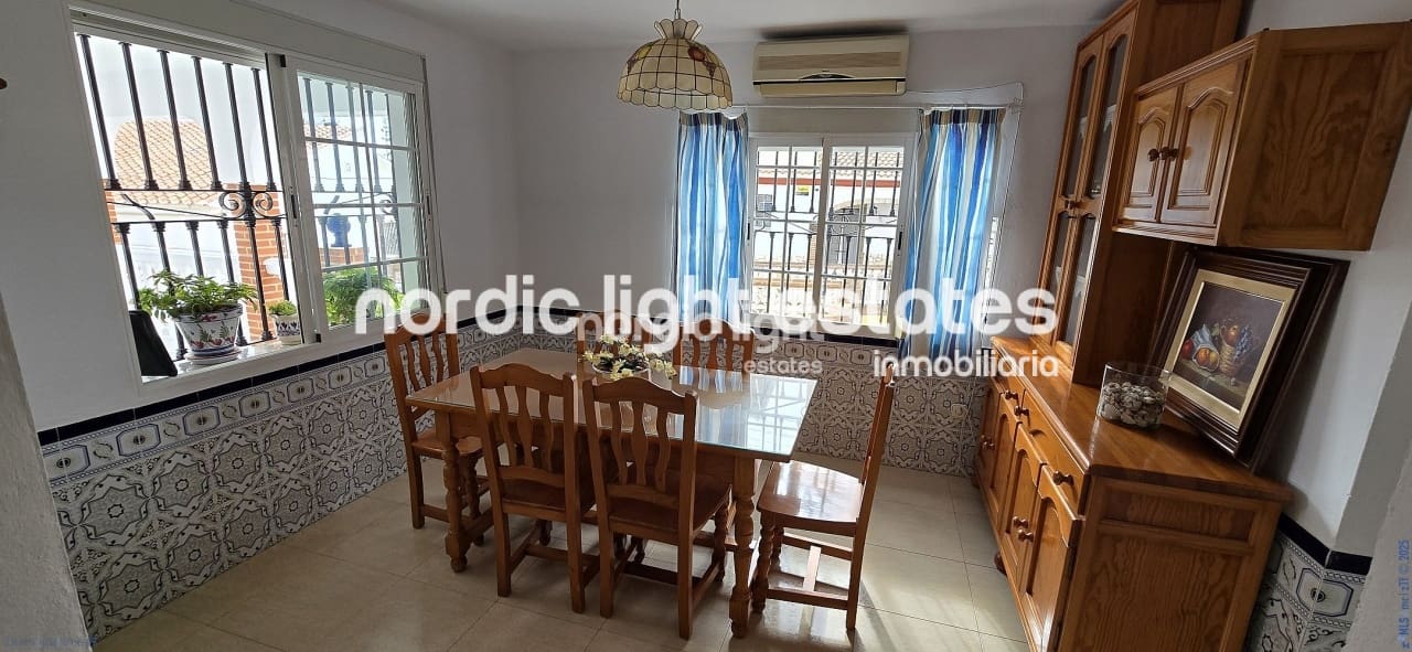 3 soverom Villa til salgs i Benajarafe med garasje - € 315 000 (Ref: 8941620)