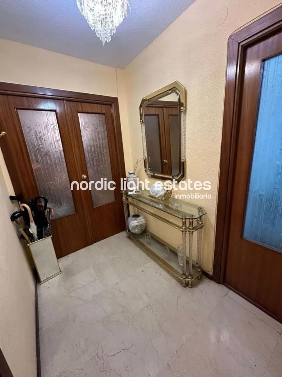 4 bedroom Flat for sale in Malaga city with garage - € 465,000 (Ref: 8947589)