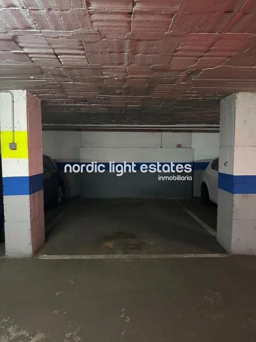 4 bedroom Flat for sale in Malaga city with garage - € 465,000 (Ref: 8947589)