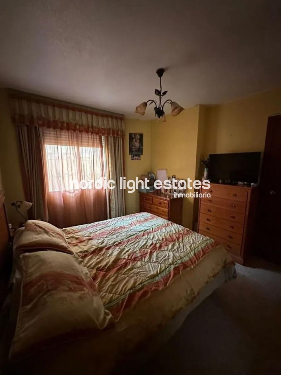 4 bedroom Flat for sale in Malaga city with garage - € 465,000 (Ref: 8947589)