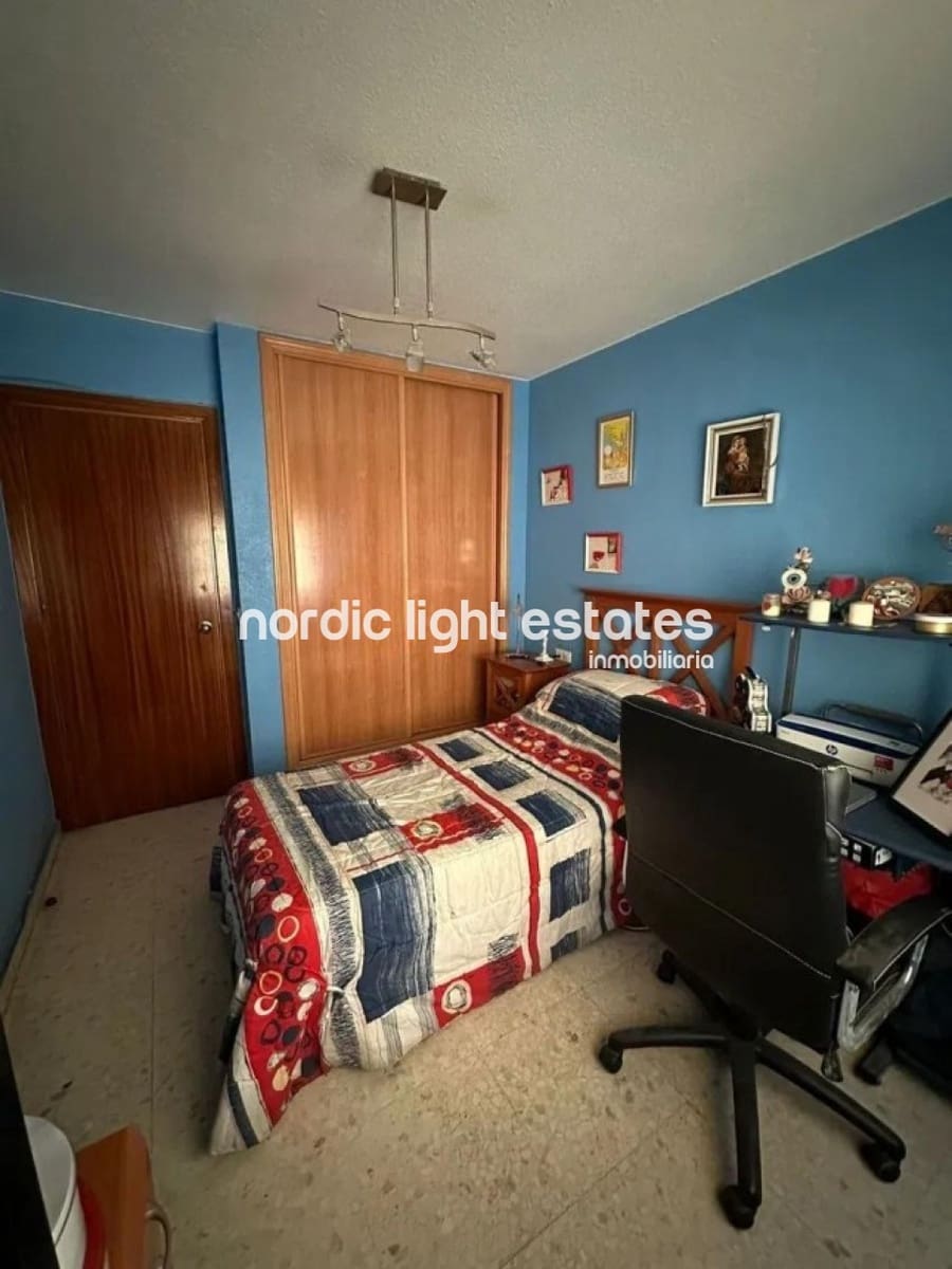 4 bedroom Flat for sale in Malaga city with garage - € 465,000 (Ref: 8947589)