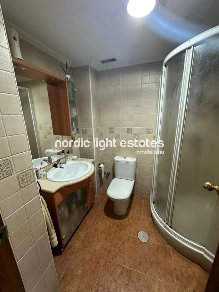 4 bedroom Flat for sale in Malaga city with garage - € 465,000 (Ref: 8947589)