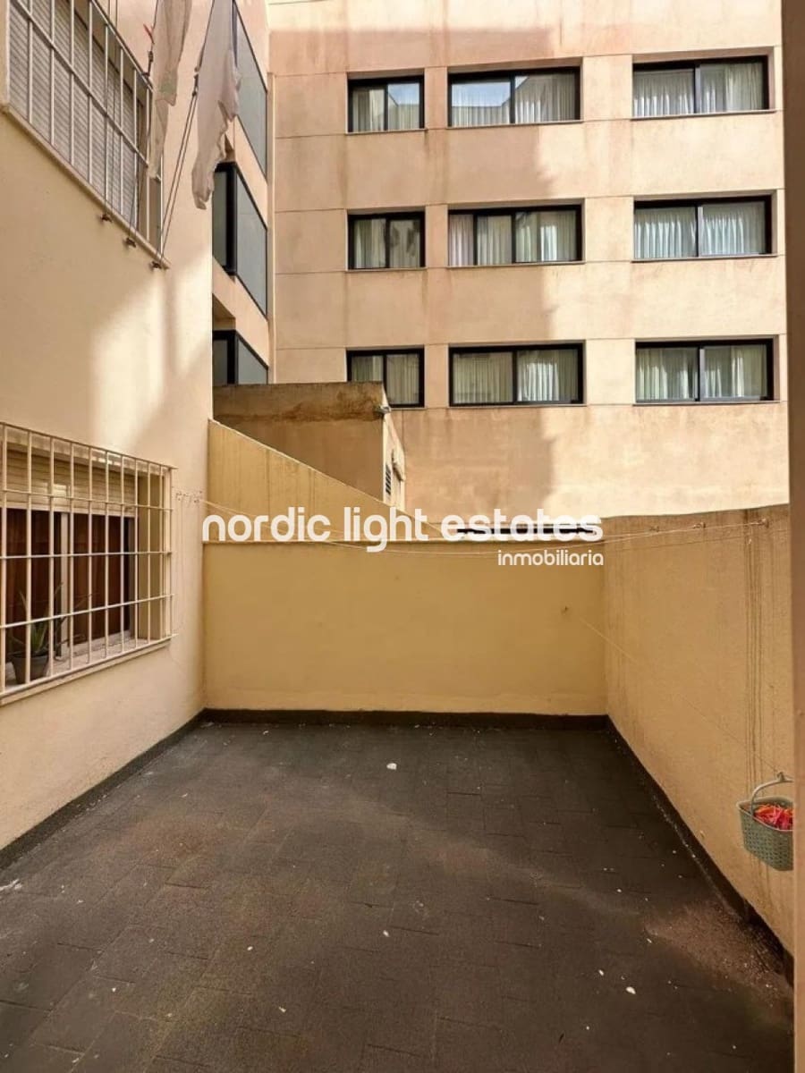 4 bedroom Flat for sale in Malaga city with garage - € 465,000 (Ref: 8947589)