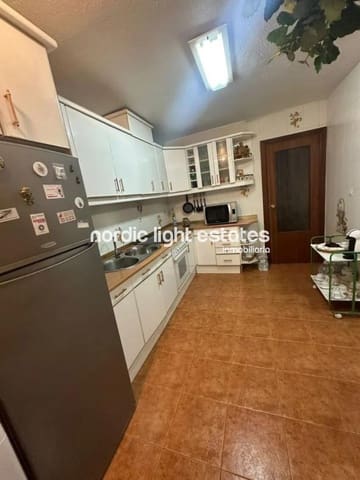 4 bedroom Flat for sale in Málaga city with garage - € 465,000 (Ref: 8947589)