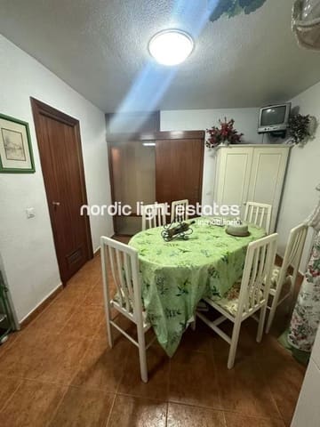 4 bedroom Flat for sale in Málaga city with garage - € 465,000 (Ref: 8947589)
