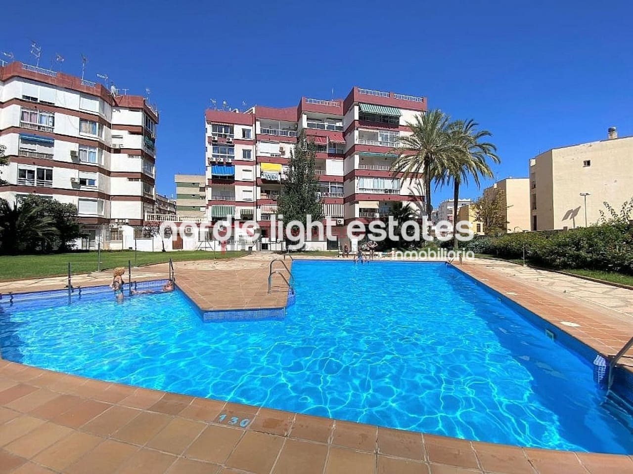 1 quarto Apartamento para venda em Nerja com piscina - 215 000 € (Ref: 9000506)