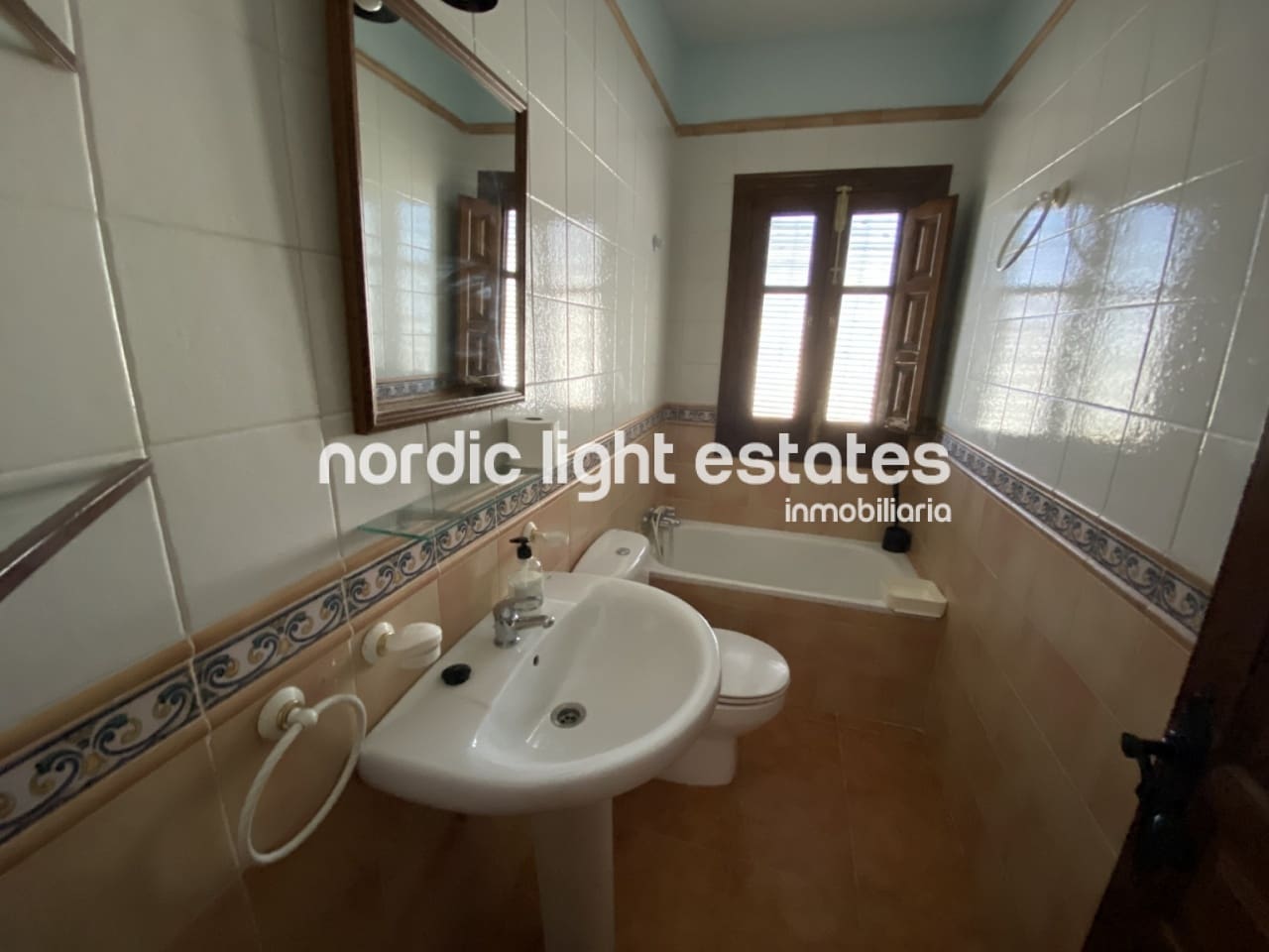 3 soveværelse Semi-Rækkehus til salg i Nerja med swimmingpool garage - € 569.000 (Ref: 9003900)