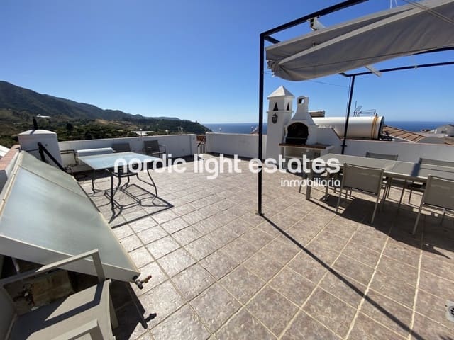 3 camera da letto Villetta Bifamiliare in vendita in Nerja con piscina garage - 569.000 € (Rif: 9003900)