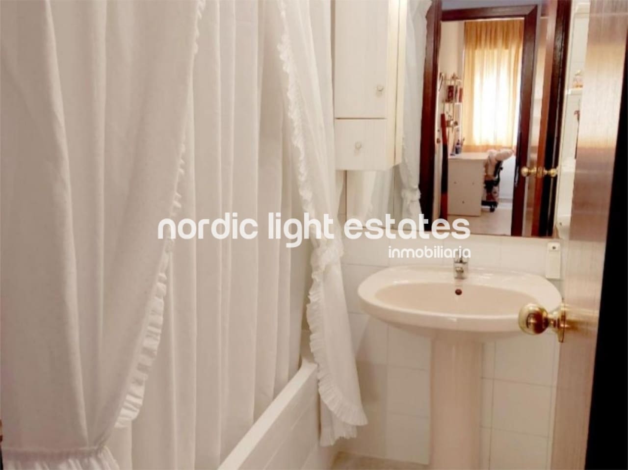 4 sypialnia Mieszkanie na sprzedaż w Torre del Mar z basenem garażem - 425 000 € (Ref: 9009191)