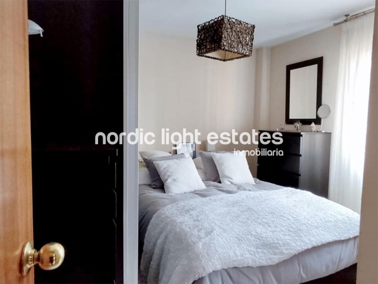 4 sypialnia Mieszkanie na sprzedaż w Torre del Mar z basenem garażem - 425 000 € (Ref: 9009191)