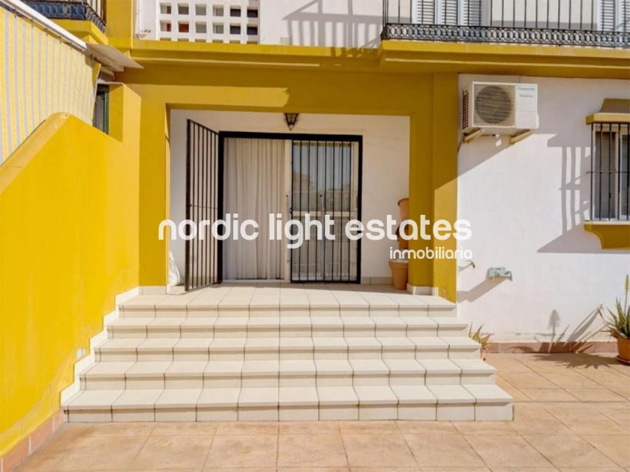 4 sypialnia Mieszkanie na sprzedaż w Torre del Mar z basenem garażem - 425 000 € (Ref: 9009191)