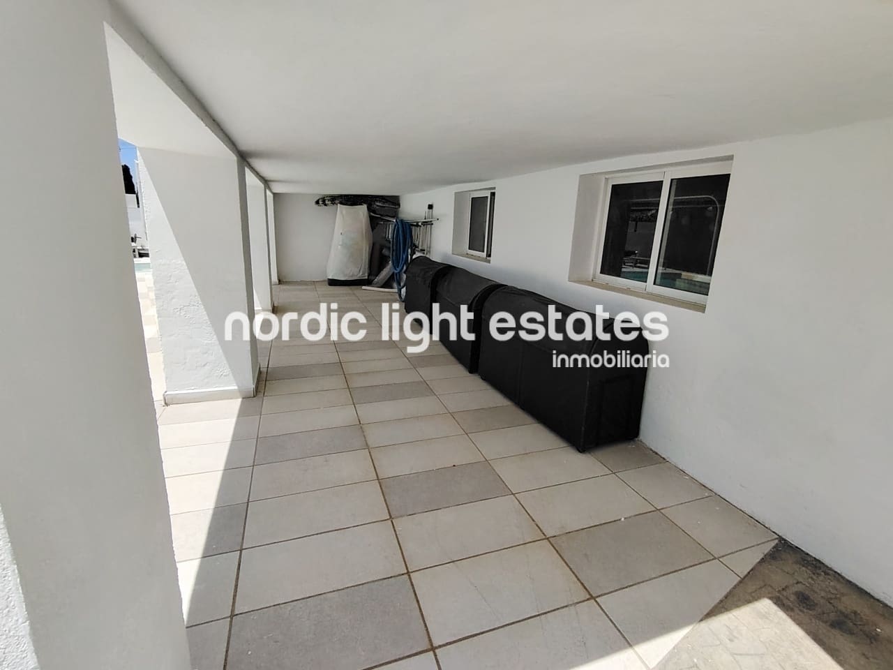 5 soverom Villa til salgs i Nerja med svømmebasseng garasje - € 950 000 (Ref: 9049777)