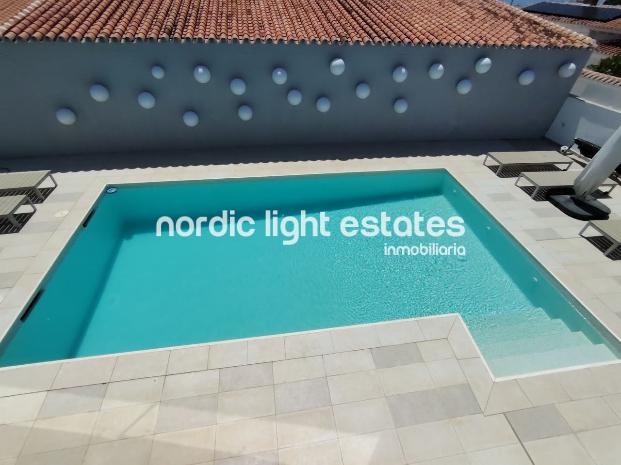 5 soverom Villa til salgs i Nerja med svømmebasseng garasje - € 950 000 (Ref: 9049777)