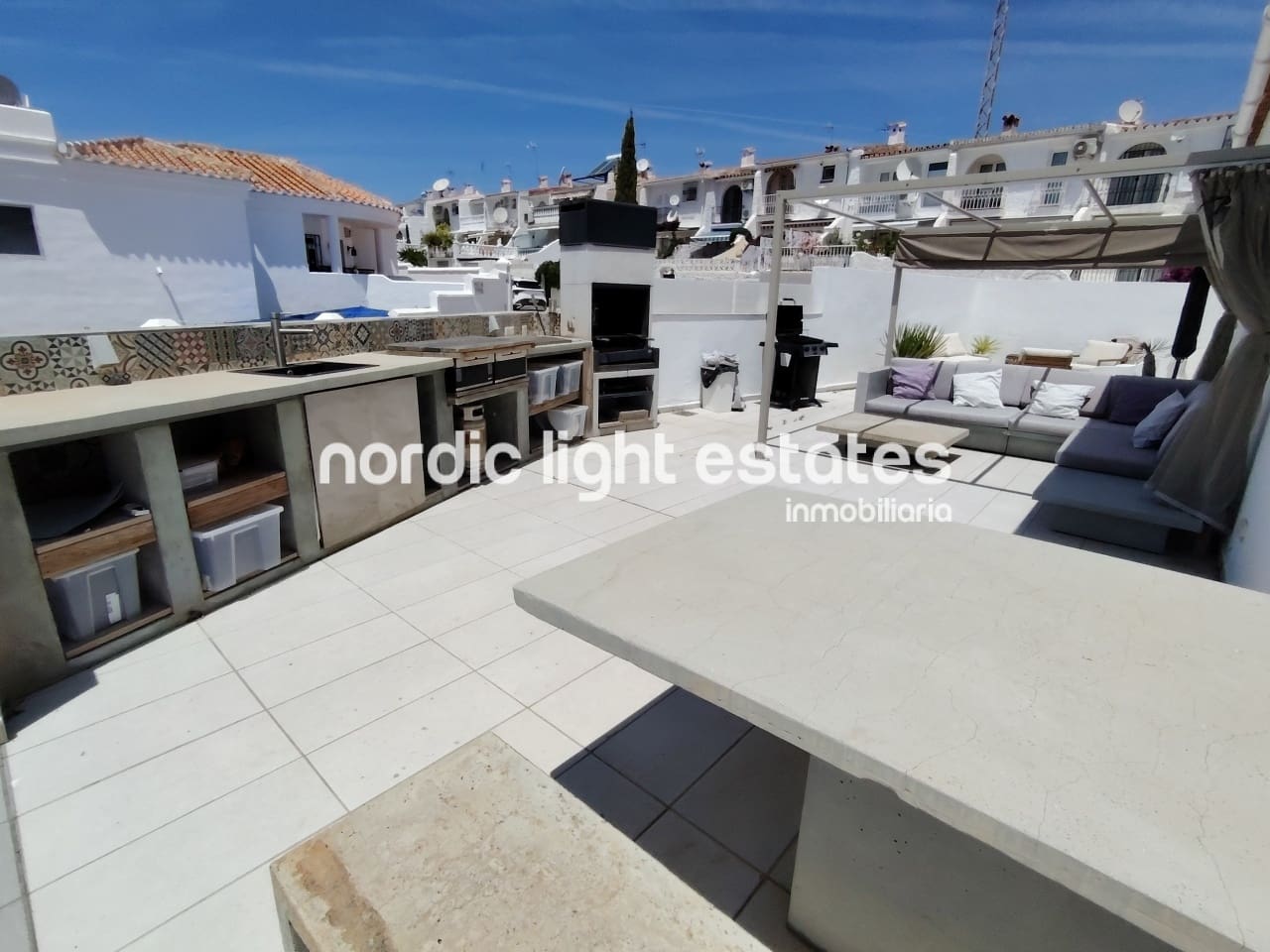 5 soverom Villa til salgs i Nerja med svømmebasseng garasje - € 950 000 (Ref: 9049777)