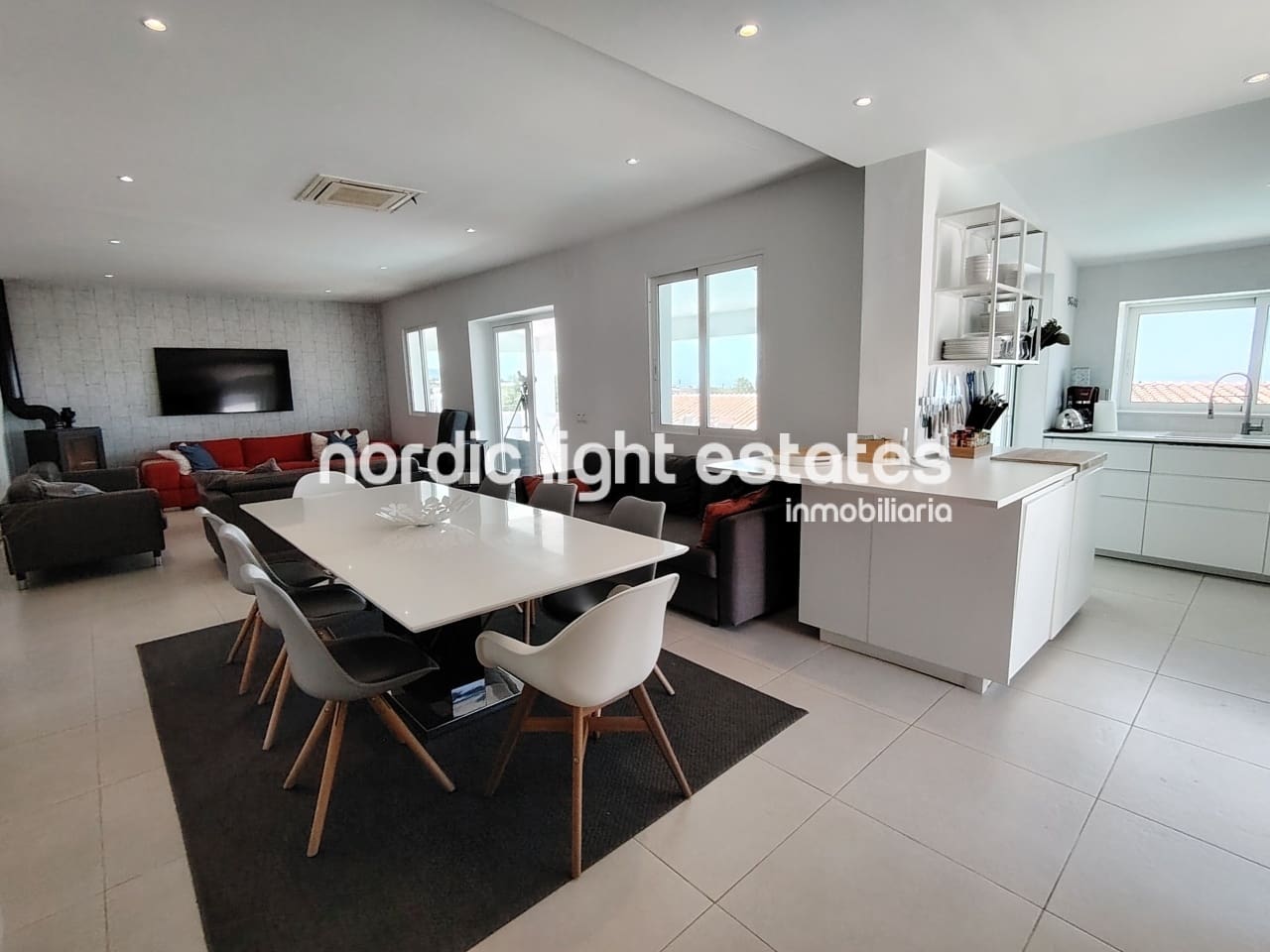 5 soverom Villa til salgs i Nerja med svømmebasseng garasje - € 950 000 (Ref: 9049777)