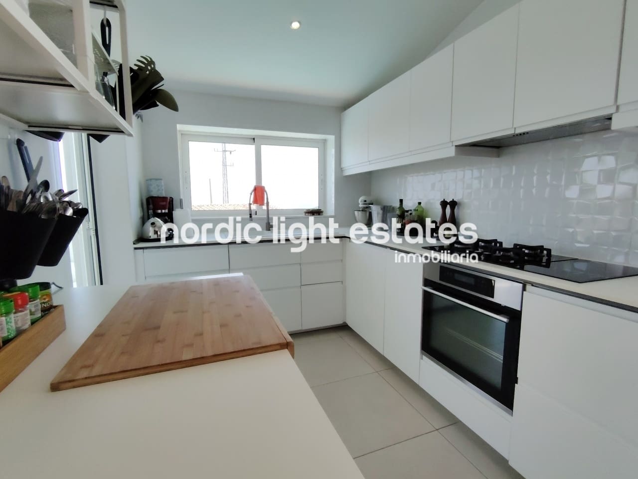 5 soverom Villa til salgs i Nerja med svømmebasseng garasje - € 950 000 (Ref: 9049777)