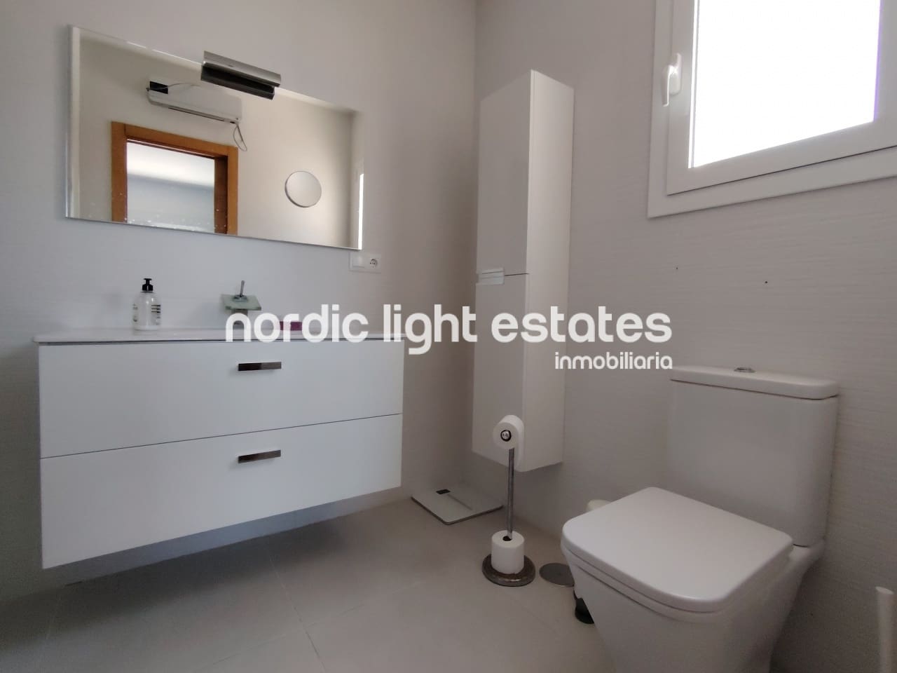 5 soverom Villa til salgs i Nerja med svømmebasseng garasje - € 950 000 (Ref: 9049777)