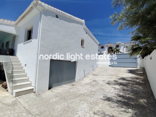 5 soverom Villa til salgs i Nerja med svømmebasseng garasje - € 950 000 (Ref: 9049777)