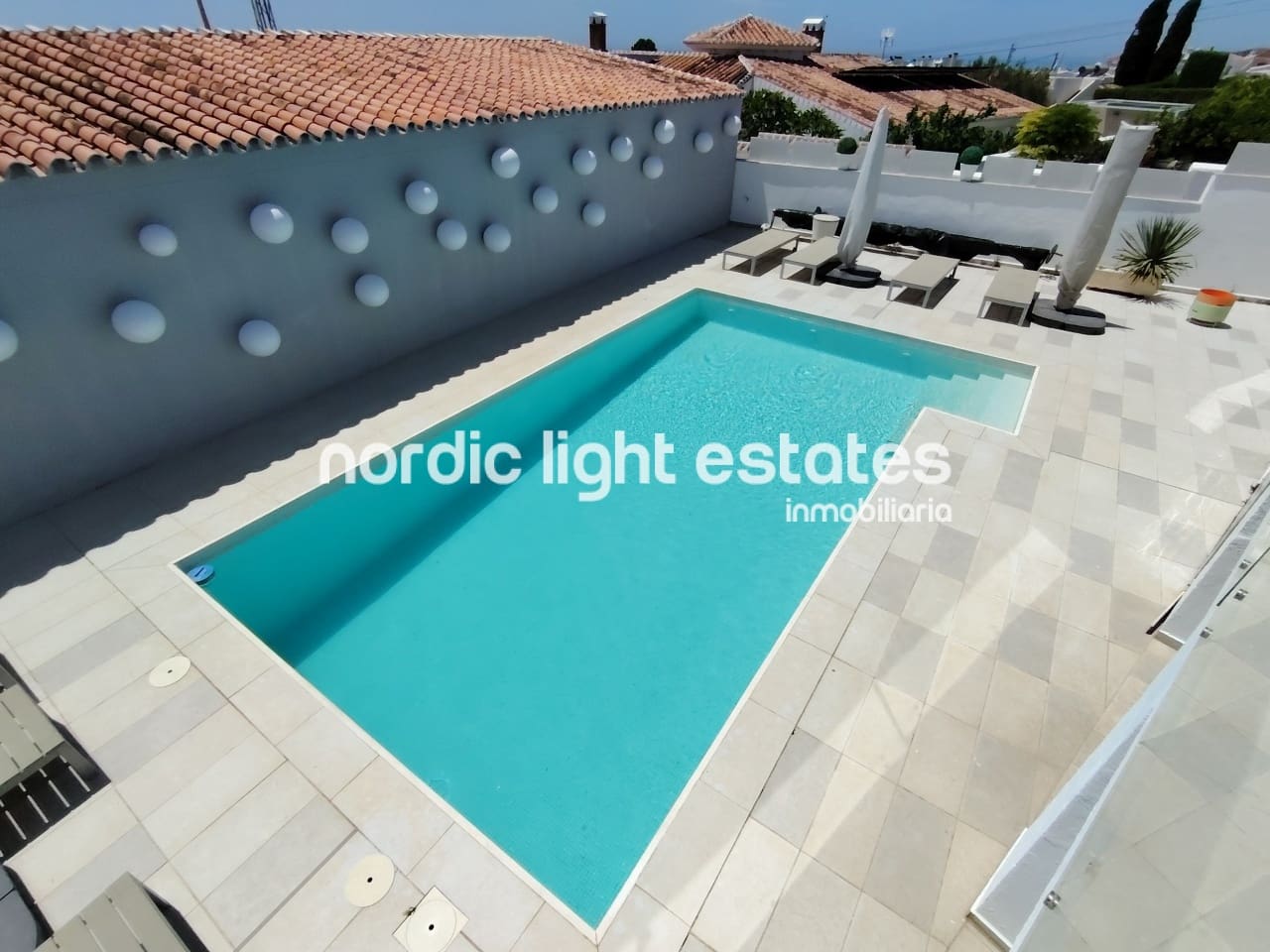 5 soverom Villa til salgs i Nerja med svømmebasseng garasje - € 950 000 (Ref: 9049777)