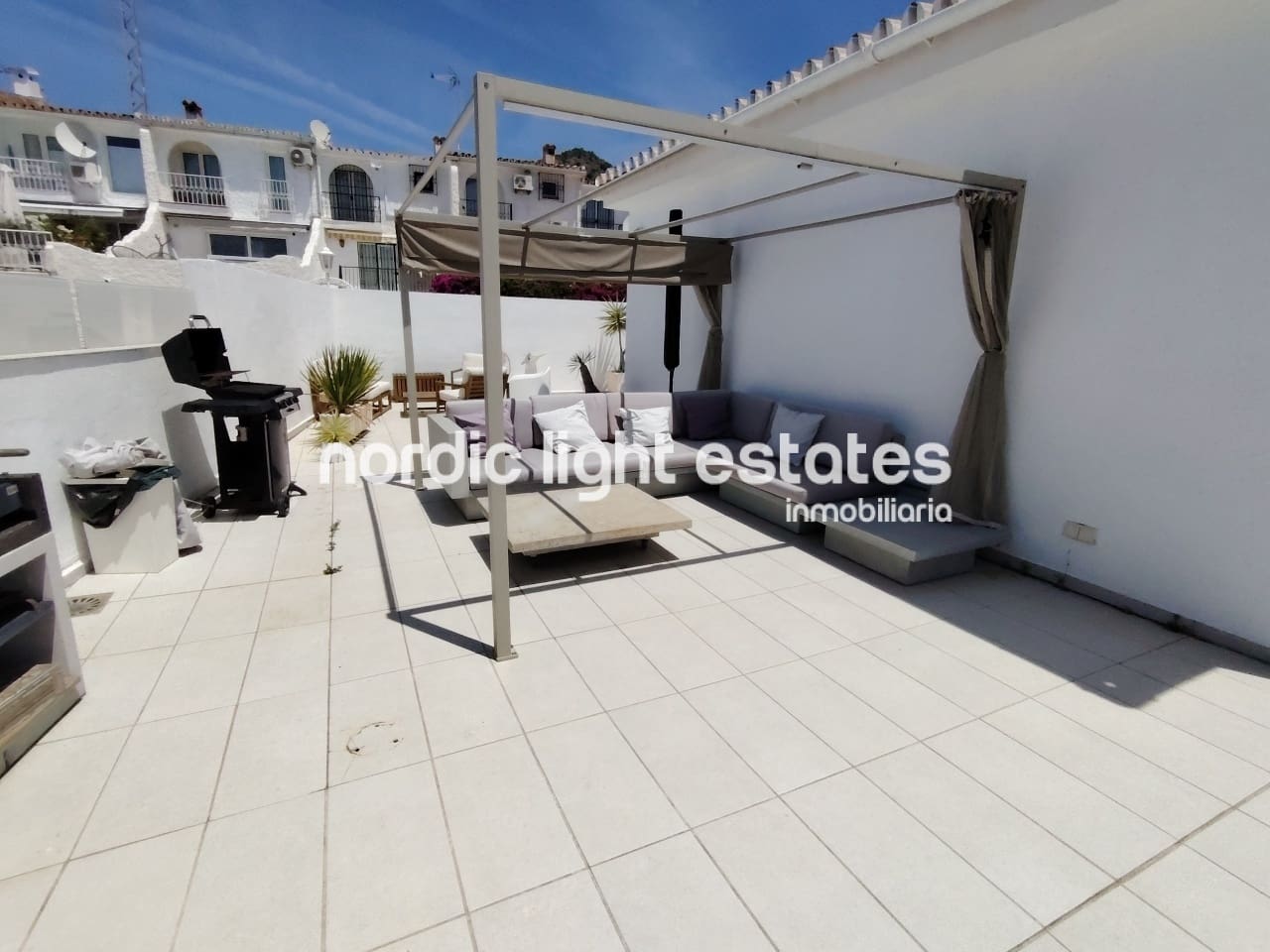 5 soverom Villa til salgs i Nerja med svømmebasseng garasje - € 950 000 (Ref: 9049777)