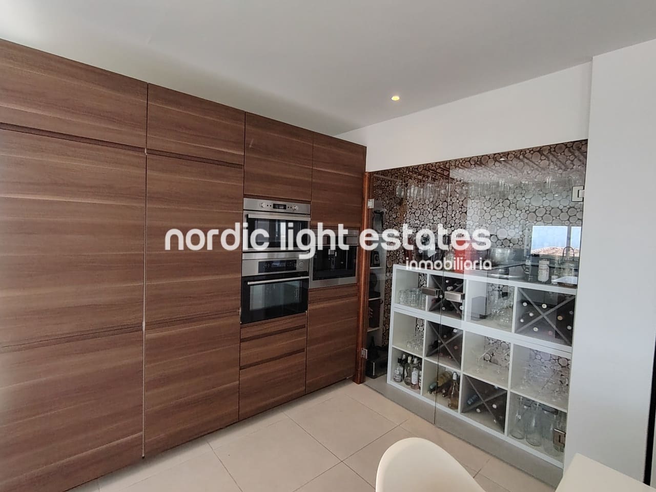 5 soverom Villa til salgs i Nerja med svømmebasseng garasje - € 950 000 (Ref: 9049777)