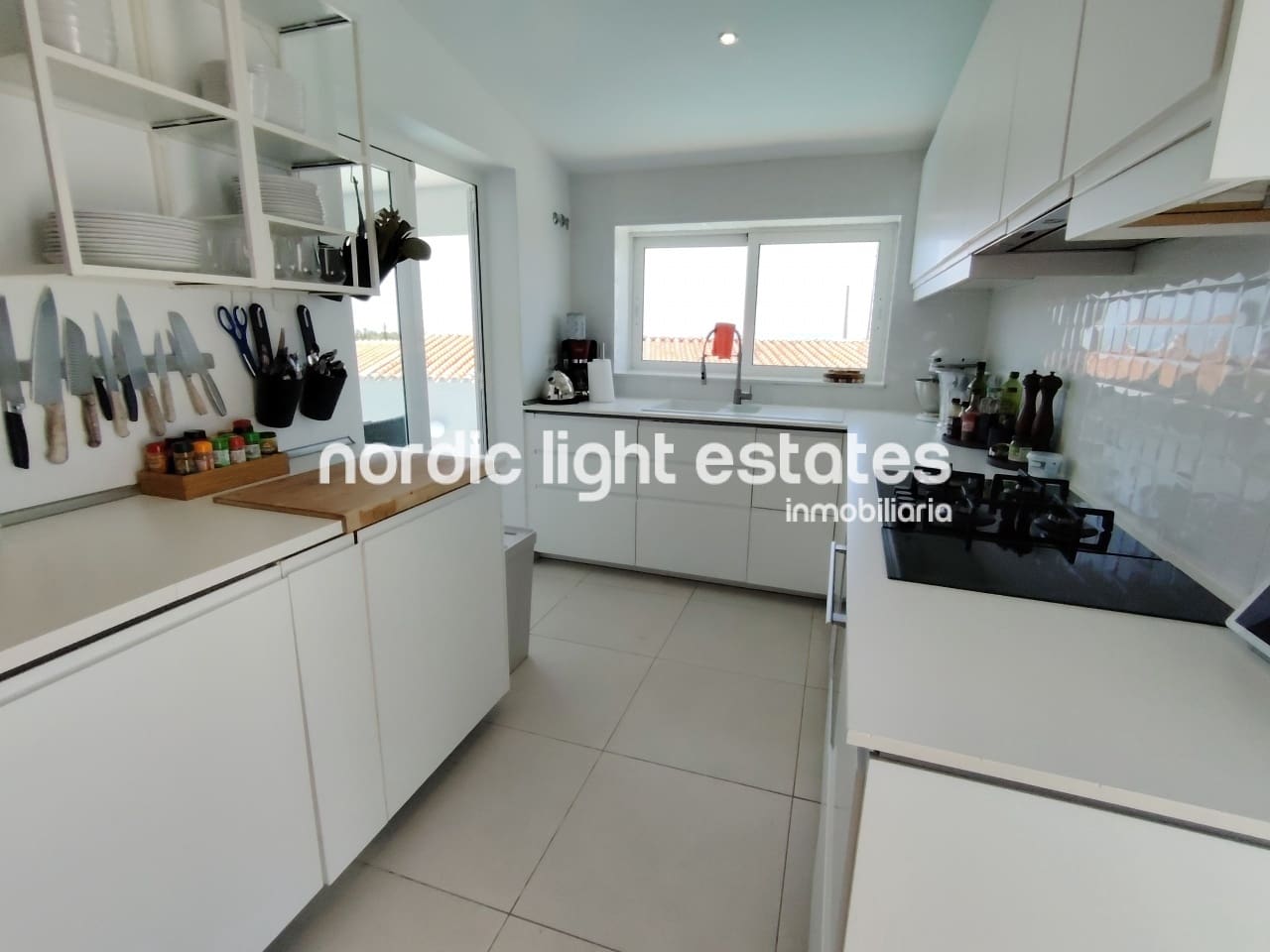 5 soverom Villa til salgs i Nerja med svømmebasseng garasje - € 950 000 (Ref: 9049777)