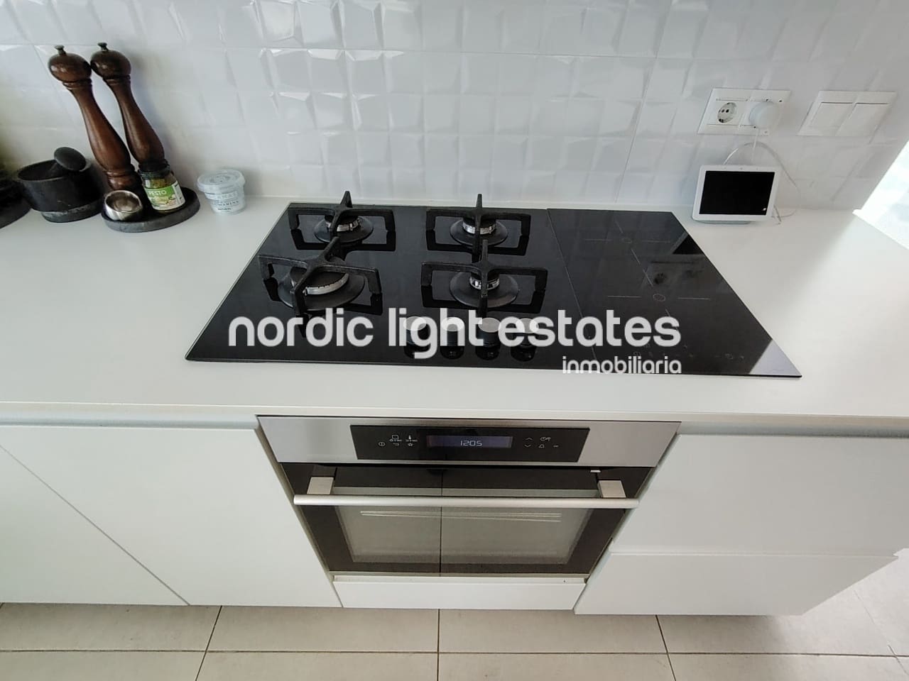 5 soverom Villa til salgs i Nerja med svømmebasseng garasje - € 950 000 (Ref: 9049777)