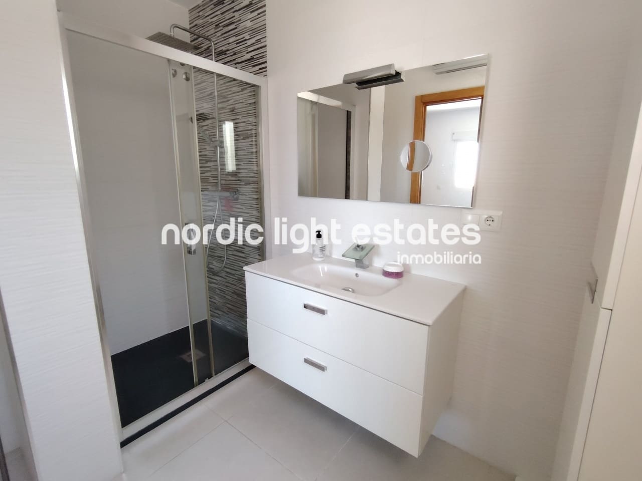 5 soverom Villa til salgs i Nerja med svømmebasseng garasje - € 950 000 (Ref: 9049777)