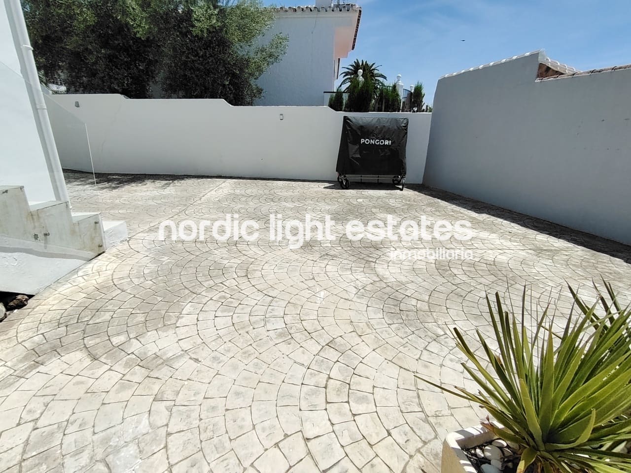 5 soverom Villa til salgs i Nerja med svømmebasseng garasje - € 950 000 (Ref: 9049777)