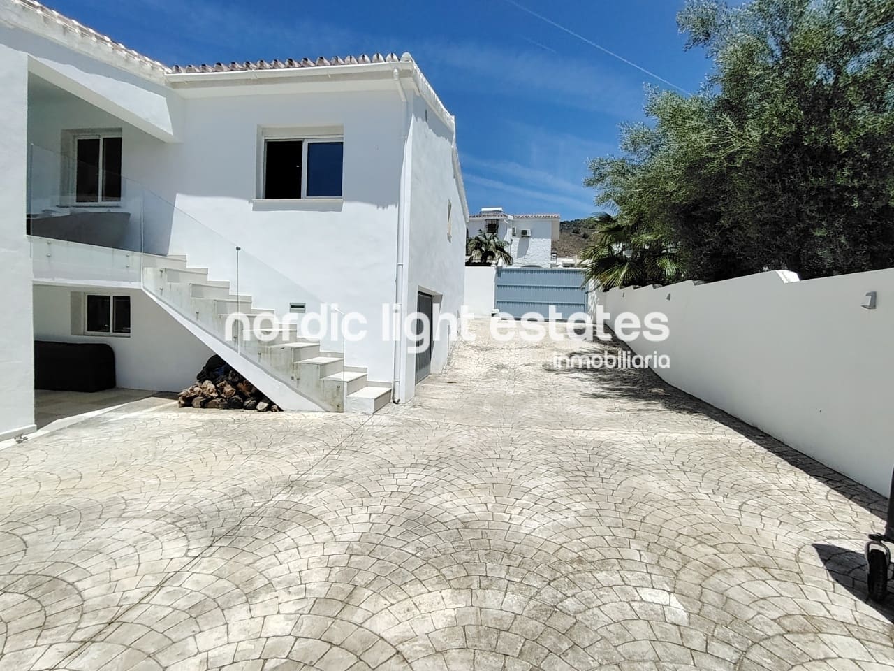 5 soverom Villa til salgs i Nerja med svømmebasseng garasje - € 950 000 (Ref: 9049777)