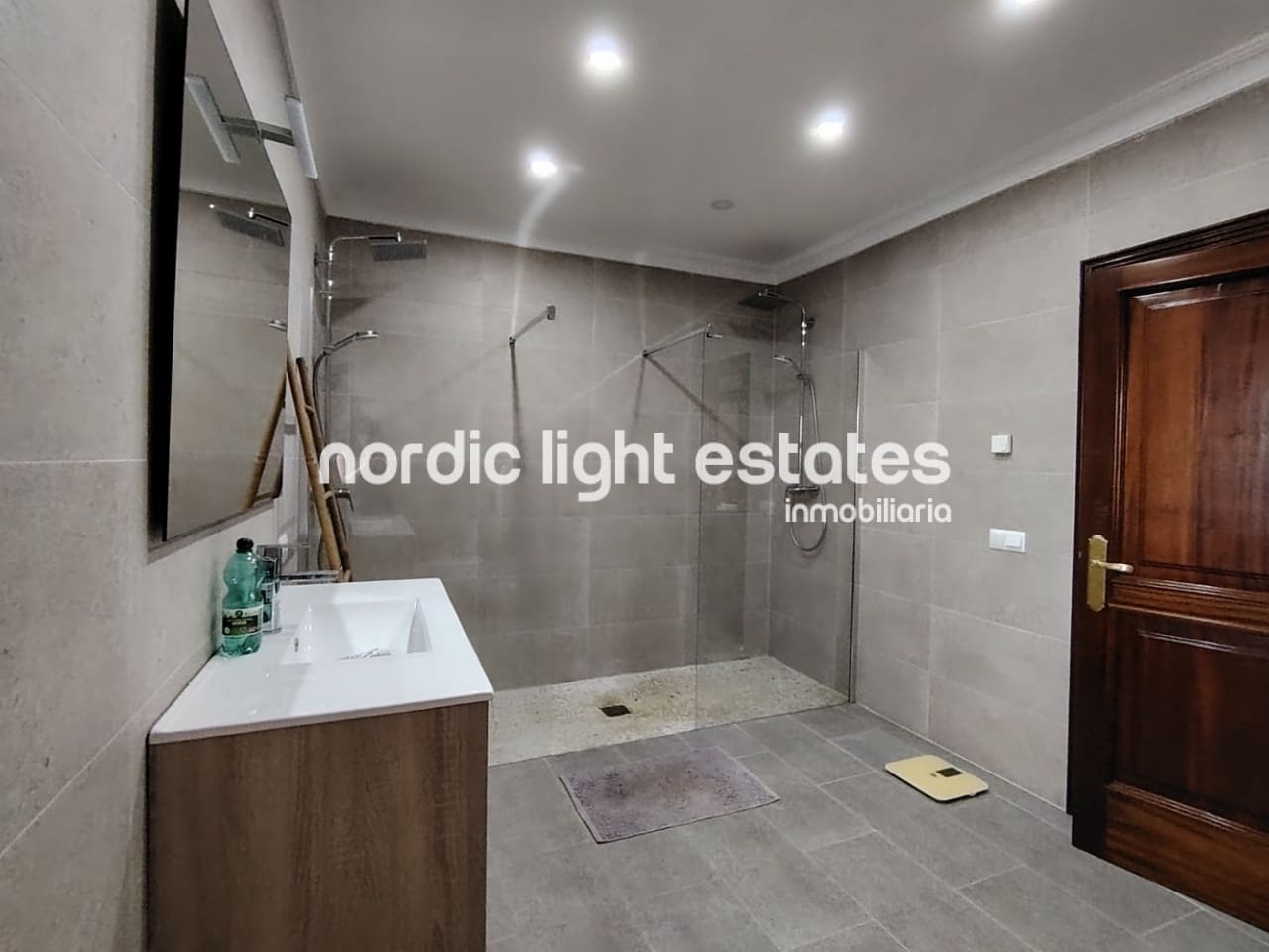 4 soveværelse Villa til salg i Nerja med swimmingpool garage - € 1.200.000 (Ref: 9049778)