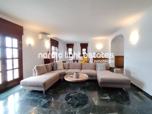 4 sypialnia Willa na sprzedaż w Capistrano, Nerja z basenem garażem - 1 200 000 € (Ref: 9049778)