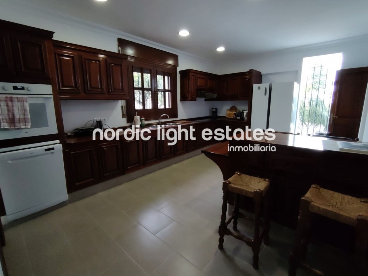 4 soveværelse Villa til salg i Nerja med swimmingpool garage - € 1.200.000 (Ref: 9049778)