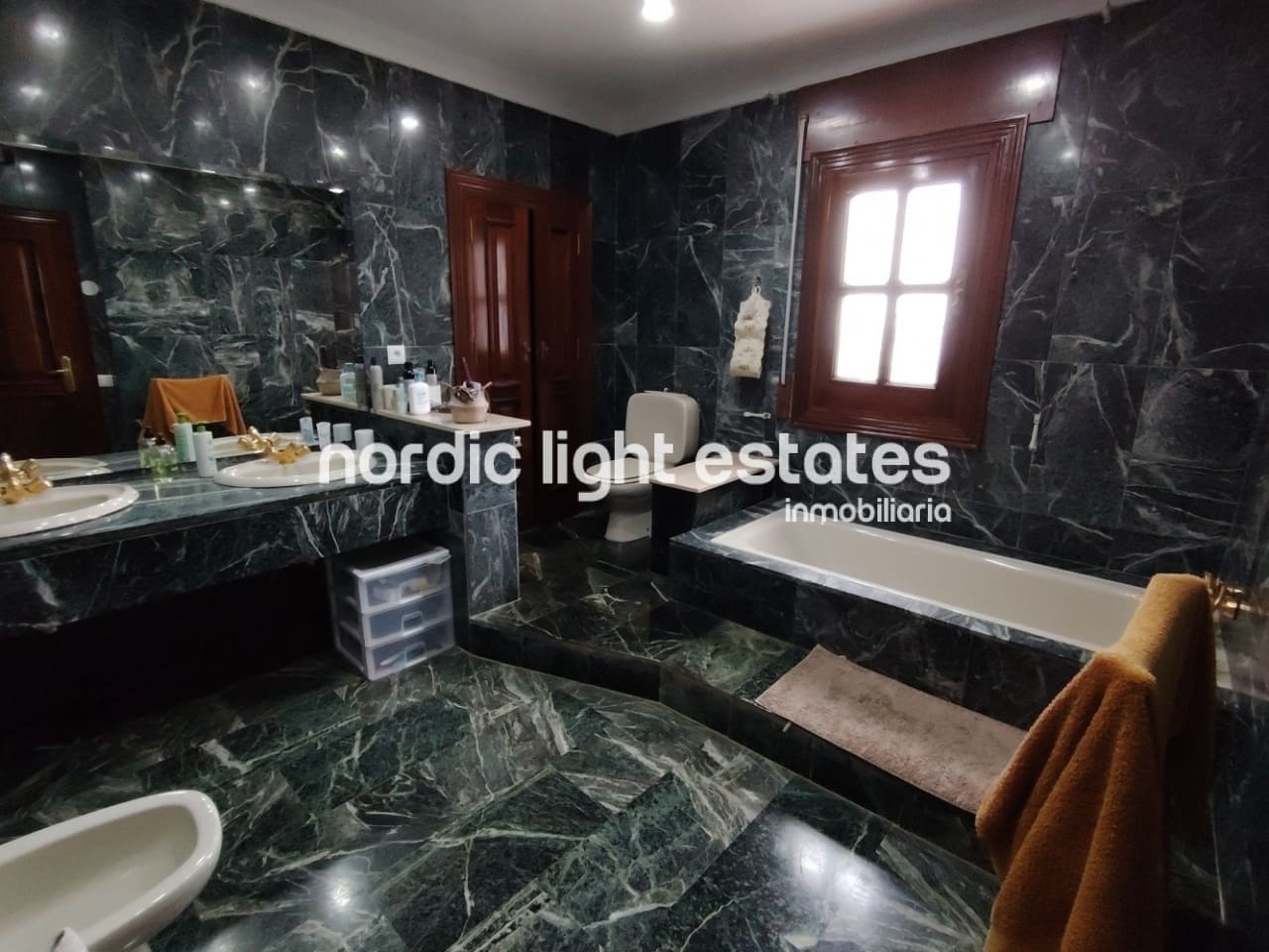 4 soveværelse Villa til salg i Nerja med swimmingpool garage - € 1.200.000 (Ref: 9049778)