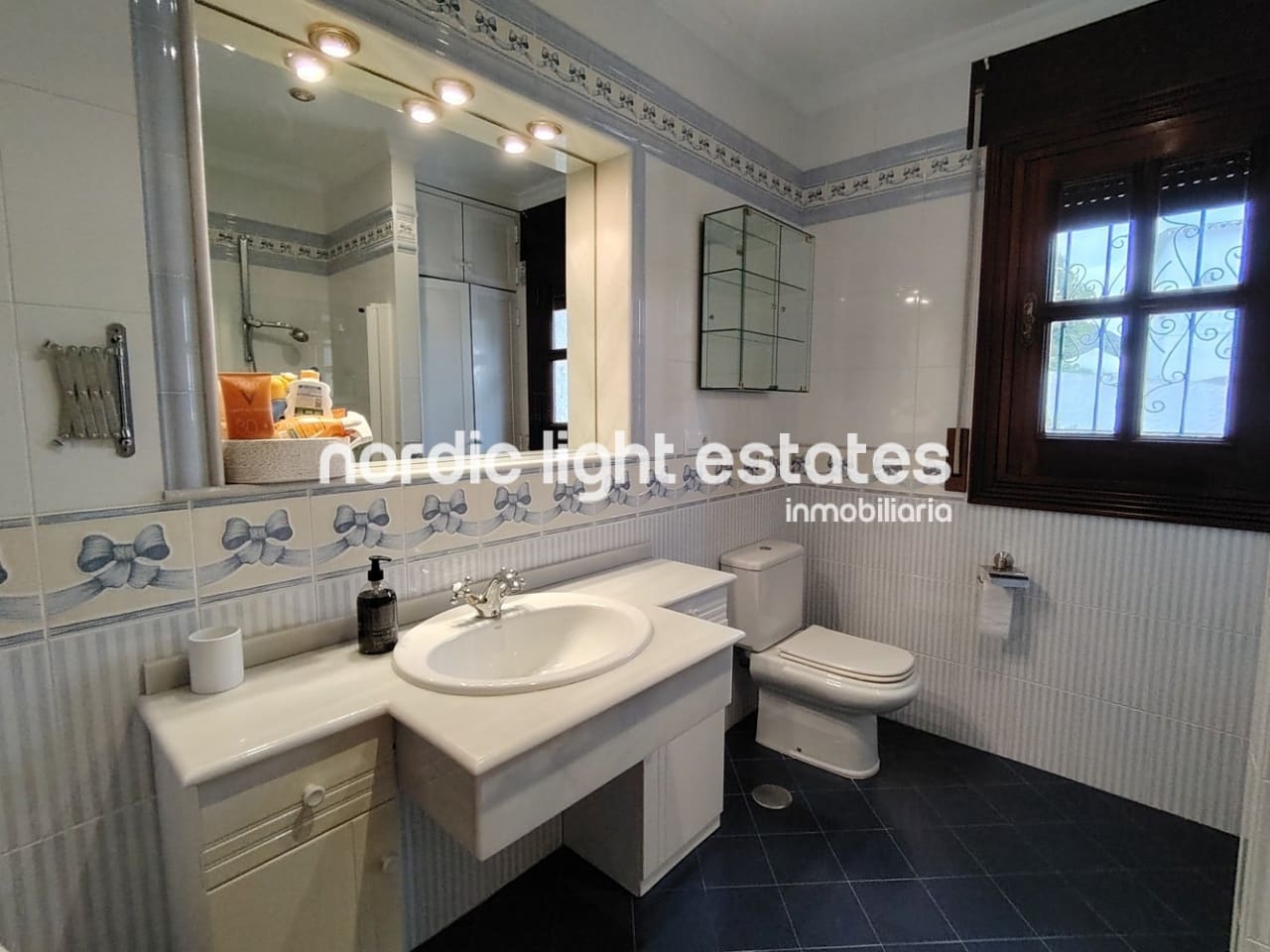 4 soveværelse Villa til salg i Nerja med swimmingpool garage - € 1.200.000 (Ref: 9049778)