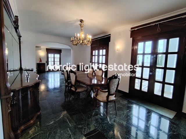 4 sypialnia Willa na sprzedaż w Capistrano, Nerja z basenem garażem - 1 200 000 € (Ref: 9049778)