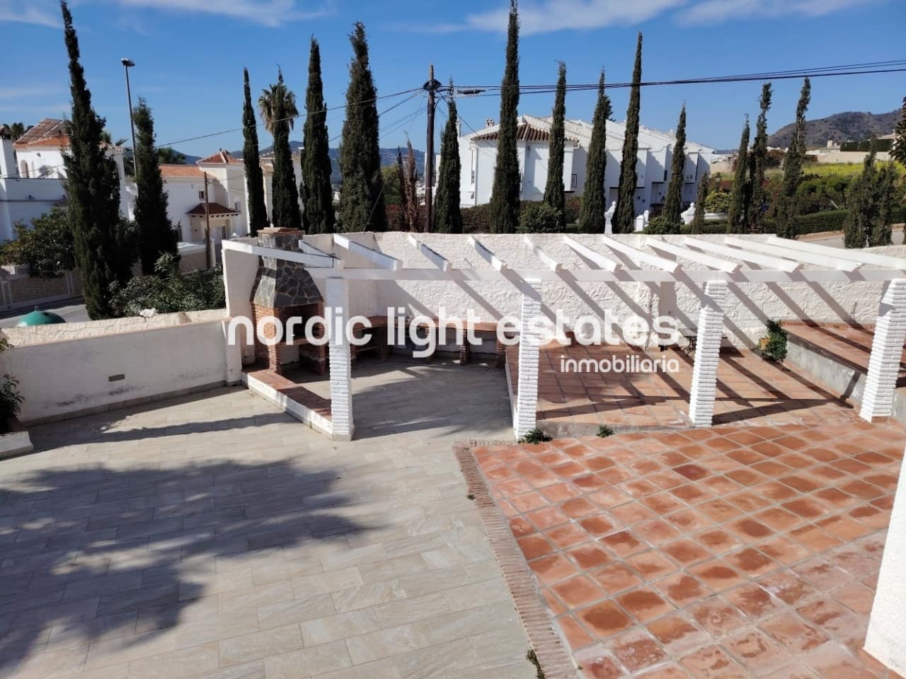 4 soveværelse Villa til salg i Nerja med swimmingpool garage - € 1.200.000 (Ref: 9049778)