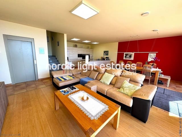 3 makuuhuone Huvila myytävänä paikassa Torrox-Costa, Torrox mukana uima-altaan 
autotalli - 1 200 000 € (Ref: 9074232)